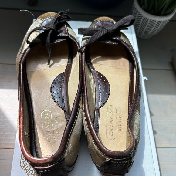 Cute and unique Coach flat shoes - Picture 4 of 6